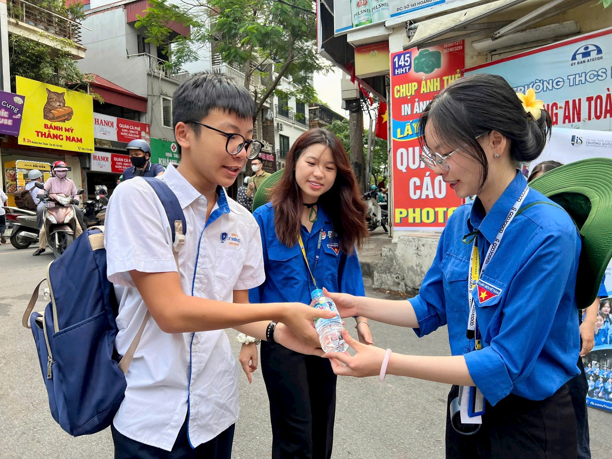 Tuổi trẻ phường Ngọc Hà đồng hành cùng sĩ tử thi vào lớp 10
