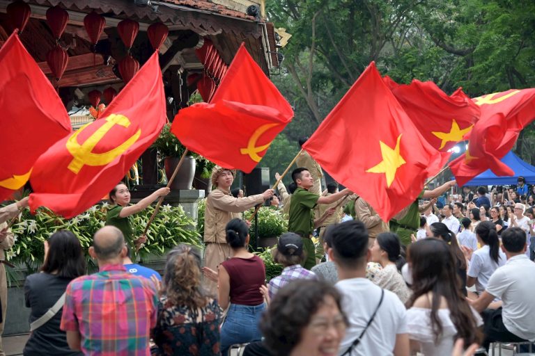 Công an Thủ đô - những nhịp cầu niềm tin bên Hồ Gươm