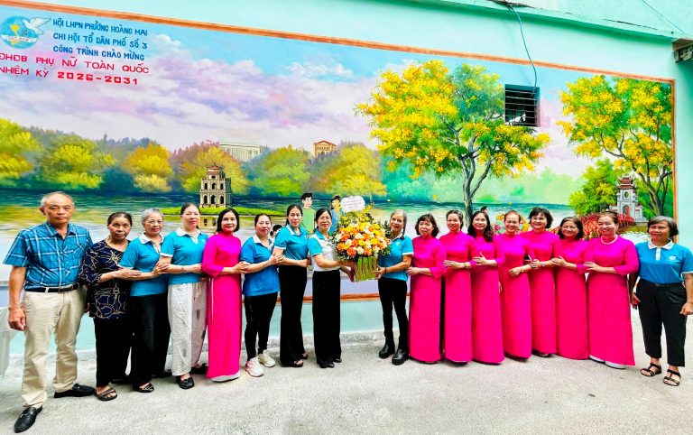 Phụ nữ Hoàng Mai mang không gian Hồ Gươm tô điểm ngõ phố Trương Định