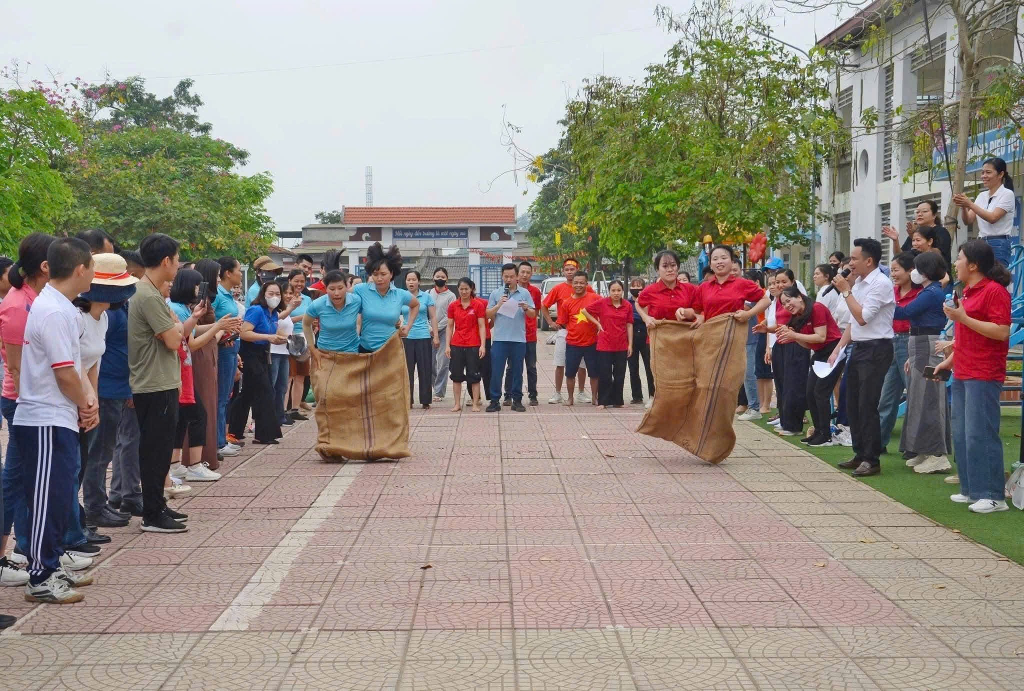 Công đoàn phường Tùng Thiện chăm lo thiết thực cho người lao động