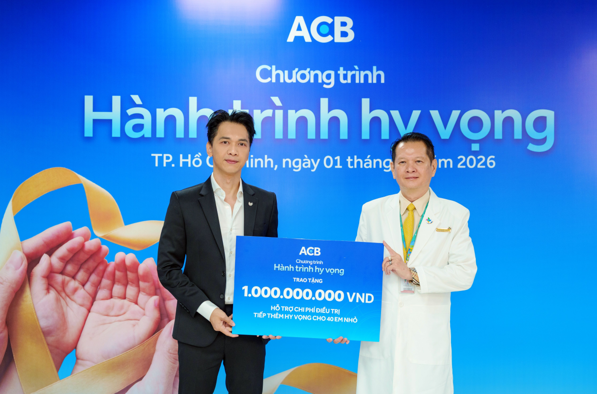 Chào đón sinh nhật lần thứ 33, ACB trao 1 tỷ đồng hỗ trợ bệnh nhi ung thư