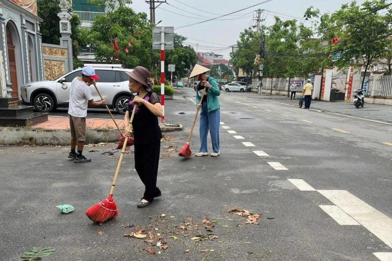 Xã Thiên Lộc ra quân hưởng ứng phong trào toàn dân chung tay bảo vệ môi trường