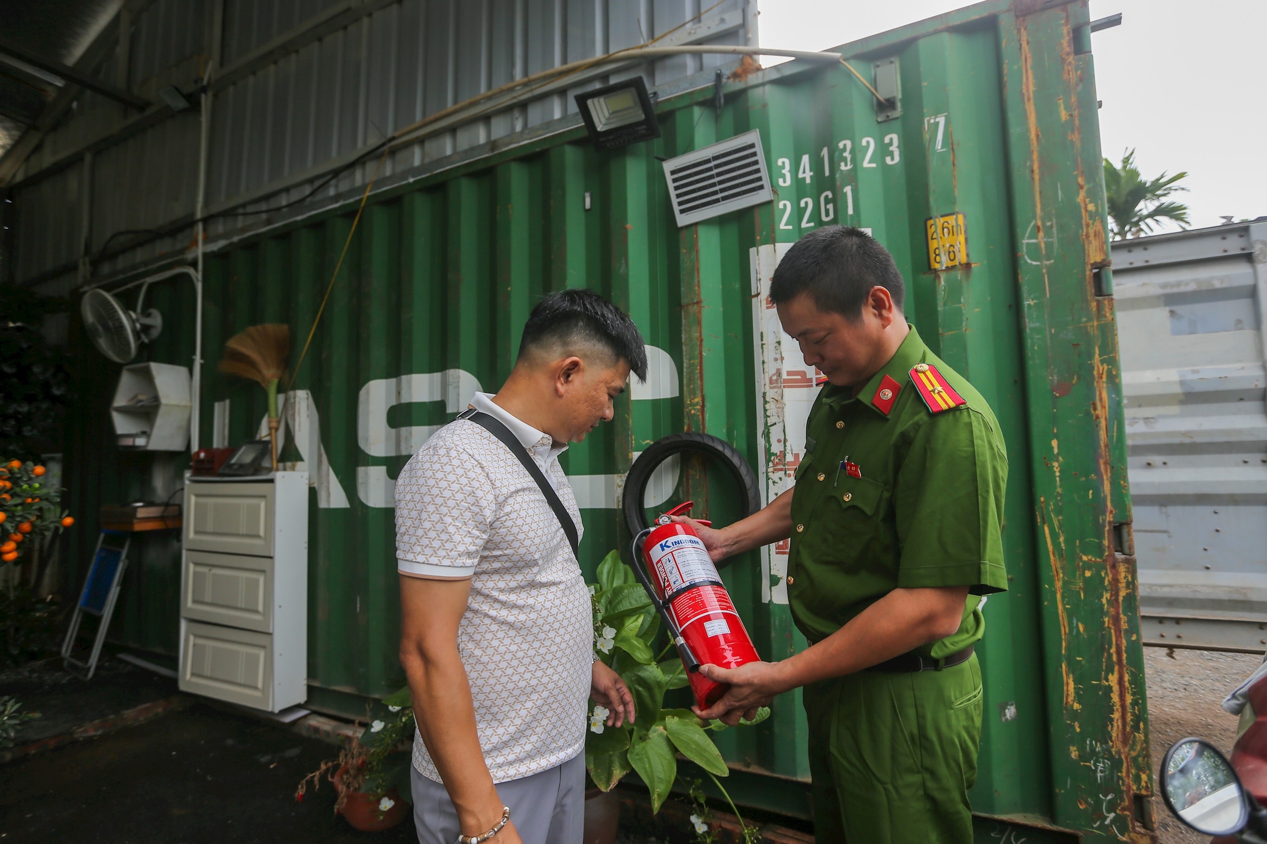Xã Nam Phù: Tổng rà soát kho xưởng, siết chặt quản lý địa bàn trước nguy cơ cháy nổ
