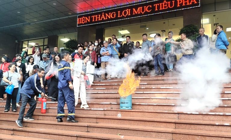 Phường Bạch Mai gỡ “điểm nghẽn” hạ tầng, phát huy hiệu quả “4 tại chỗ” trong phòng cháy, chữa cháy