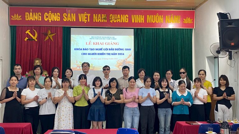 Hướng đi mới trong đào tạo nghề cho người khiếm thị
