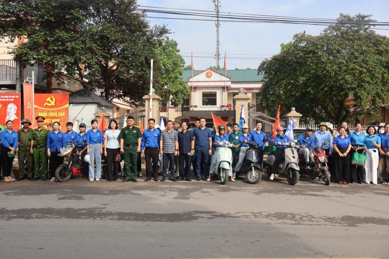 Xã Đoài Phương ra quân hưởng ứng phong trào thi đua " Toàn dân chung tay bảo vệ môi trường, vì thủ đô xanh - sạch - đẹp"