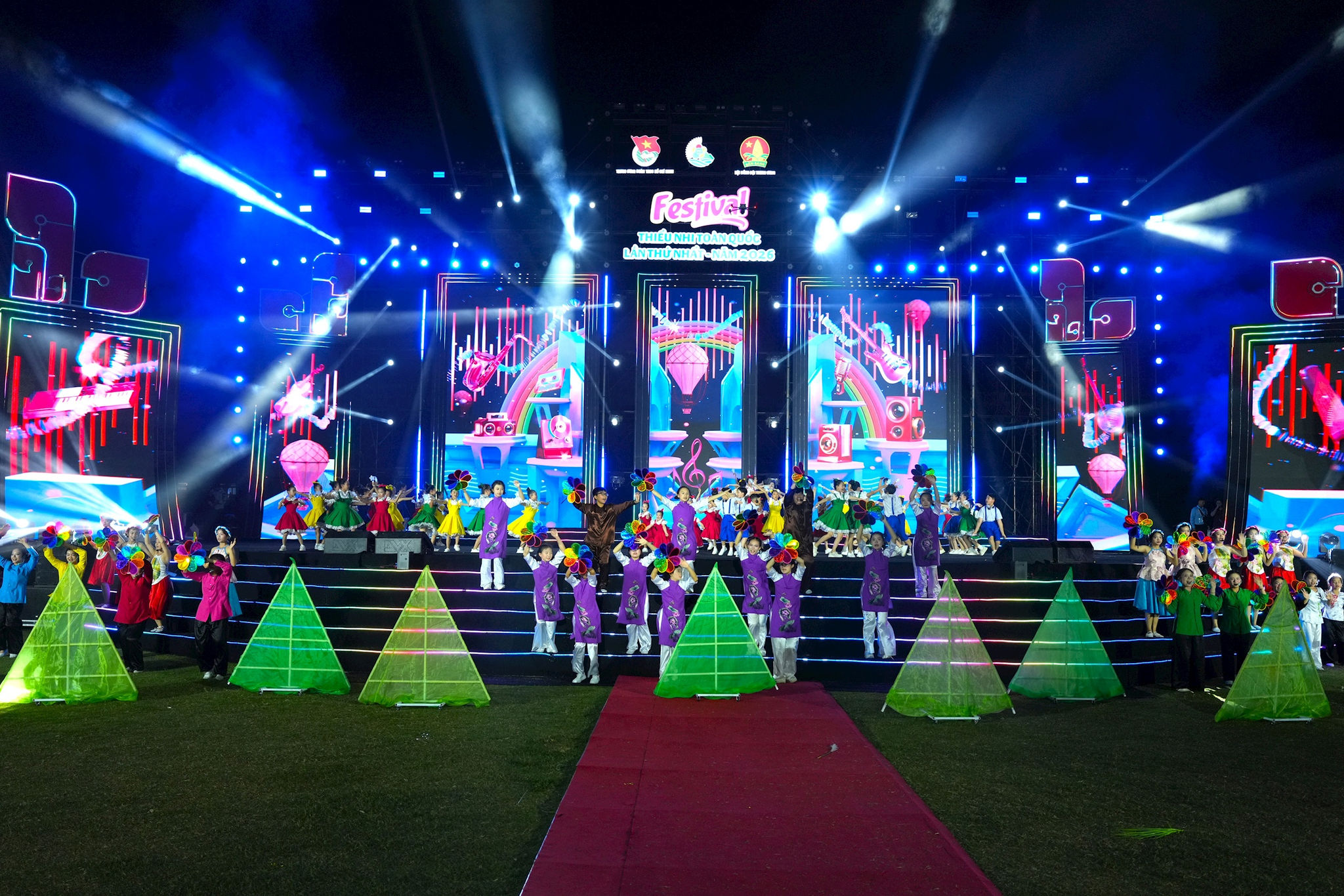 Rực rỡ sắc màu Festival Thiếu nhi toàn quốc lần đầu tiên