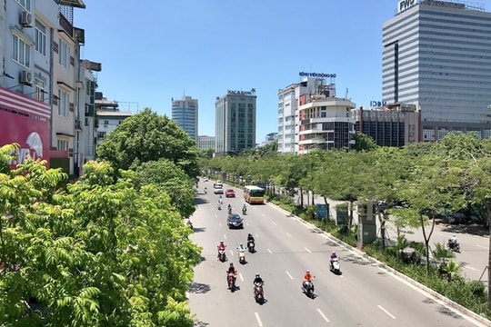 Hà Nội nắng nóng, chiều tối mưa to cục bộ