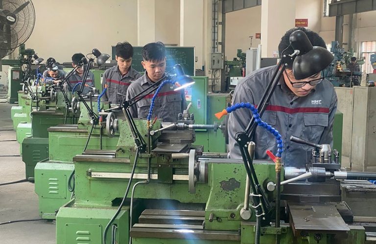 Thu hẹp khoảng cách cung - cầu nhân lực chất lượng cao