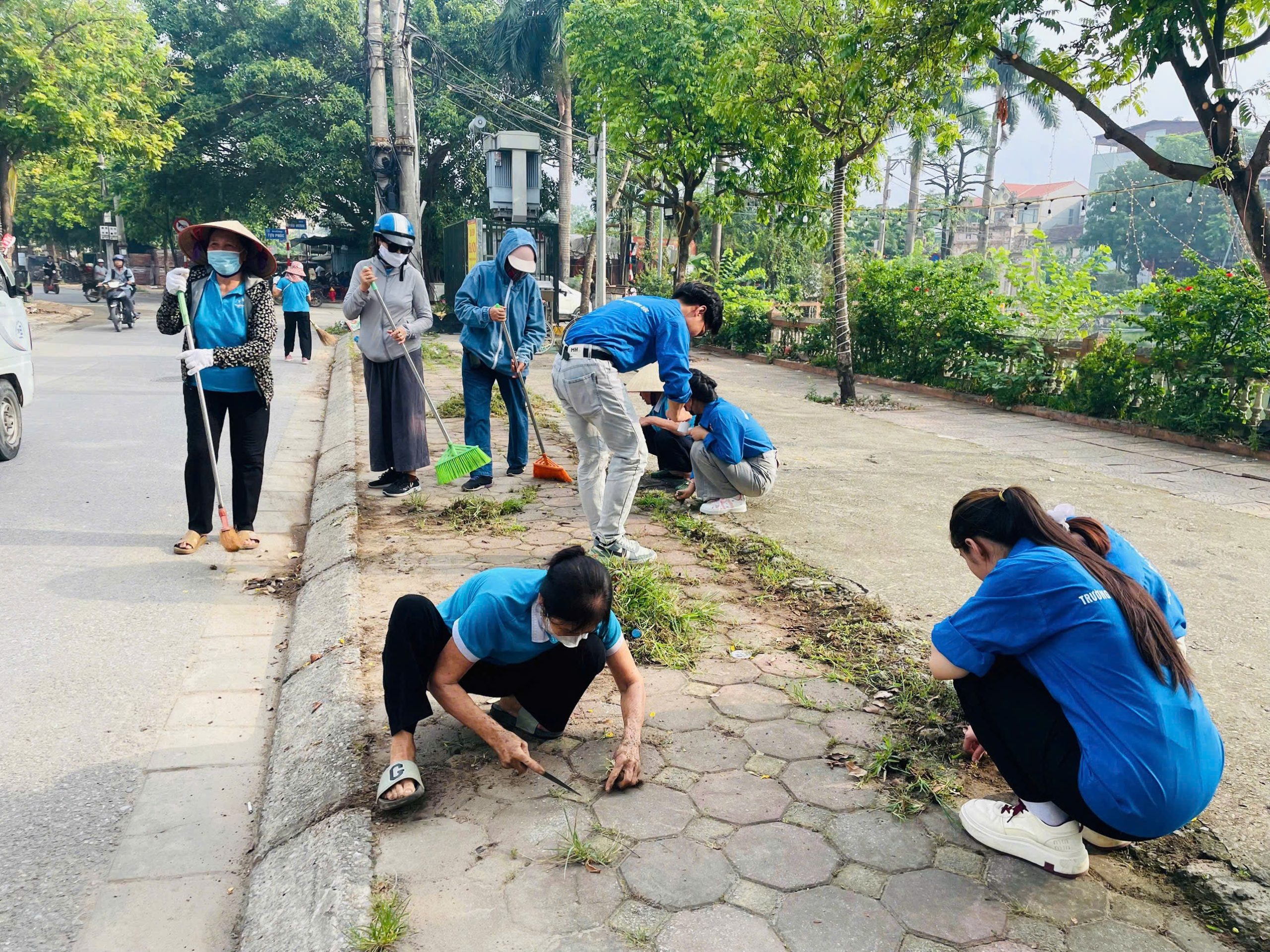 Phường Tây Tựu ra quân hưởng ứng phong trào “Toàn dân chung tay bảo vệ môi trường”
